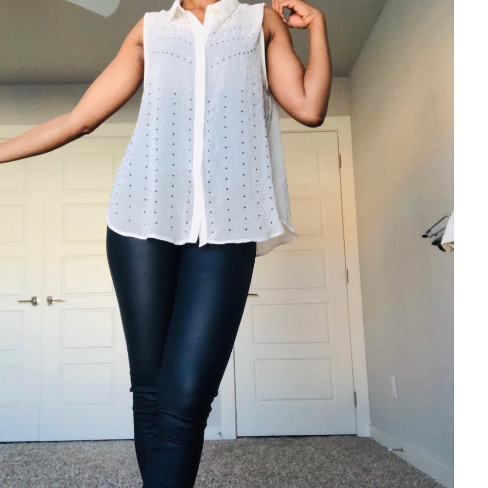 White collared blouse - Picture 4 of 7